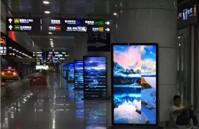 優(yōu)色廣告機亮相重慶北站，向國慶獻禮！